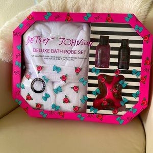 Betsey Johnson Deluxe Bath Robe Set